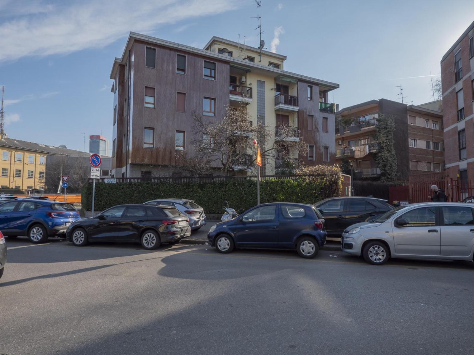 Modern 3 Bedroom With Balcony Steps From San Siro By Rentopolis Appartement Milan